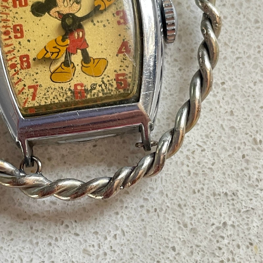 Vintage 1940s Ingersoll MICKEY MOUSE WATCH Disney Disneyana Pendant Necklace - Picture 4 of 8